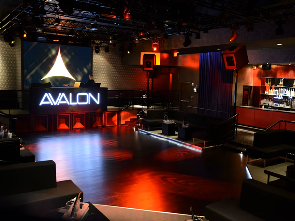 EAW (USA): DNA Âm Thanh Huyền Thoại - Năng Lượng Bùng Nổ Cho Bar Club Đẳng Cấp