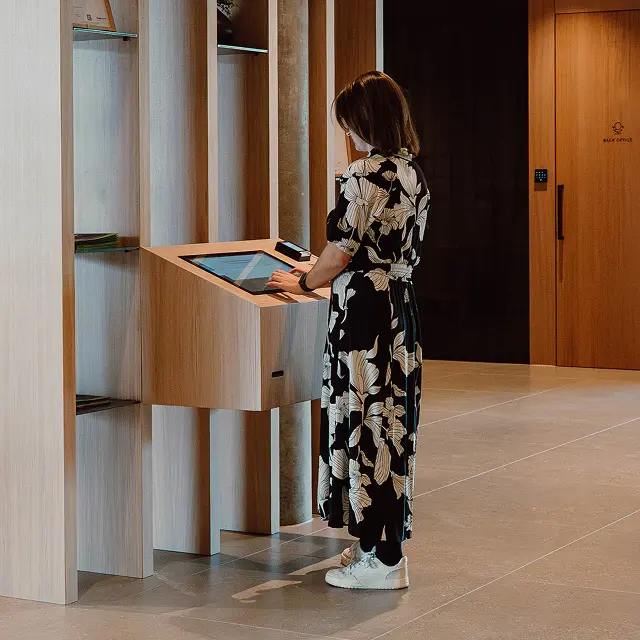 Tự Động Hóa Quy Trình Nhận Phòng và Trả Phòng