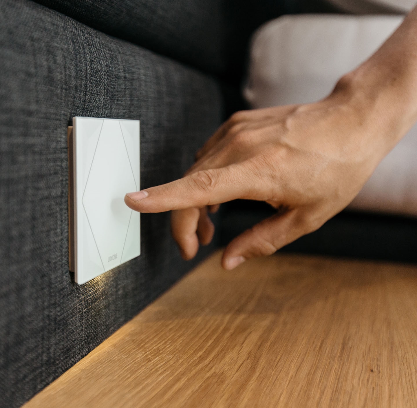 Dễ dàng vận hành thông qua nút bấm hoặc ứng dụng