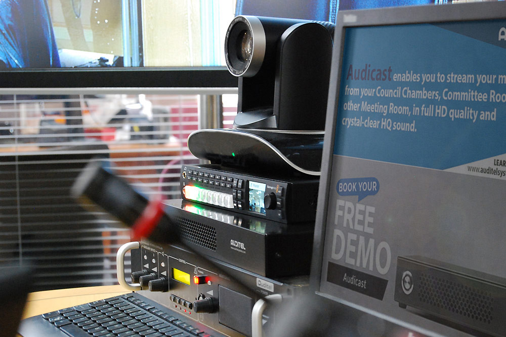 Thách thức thứ năm: Cú điện thoại lúc nửa đêm và câu trả lời từ bên kia địa cầu